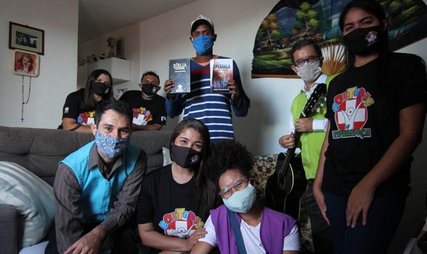 Famílias de núcleo habitacional no DF receberam visitas de cristãos. (Foto: Divulgação)