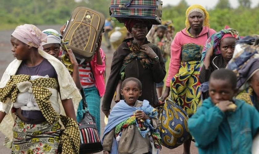 Família congolesa deixa sua região para fugir de ataques terroristas. (Foto: Agência EFE)