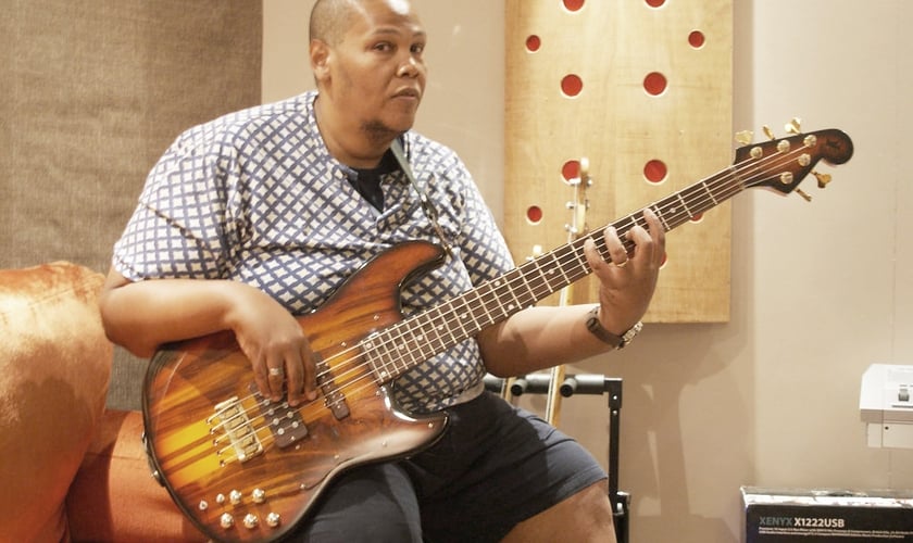 Jader Junqueira já foi citado como um dos melhores baixistas do Brasil. (Foto: Divulgação/Filhos do Homem)