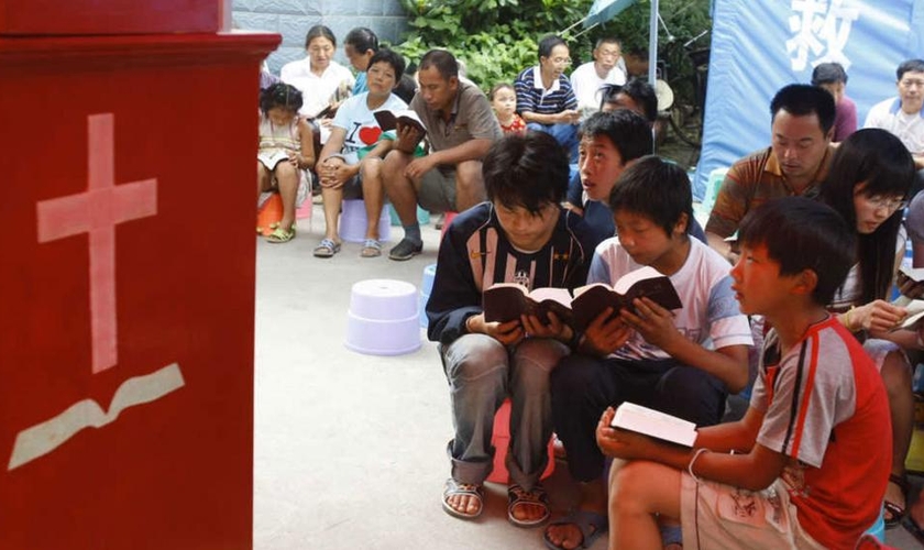Igrejas da China estão sendo proibidas de produzir material para estudos bíblicos e suas produções de artigos e revistas estão sendo confiscadas ou destruídas. (Foto: CBN News)