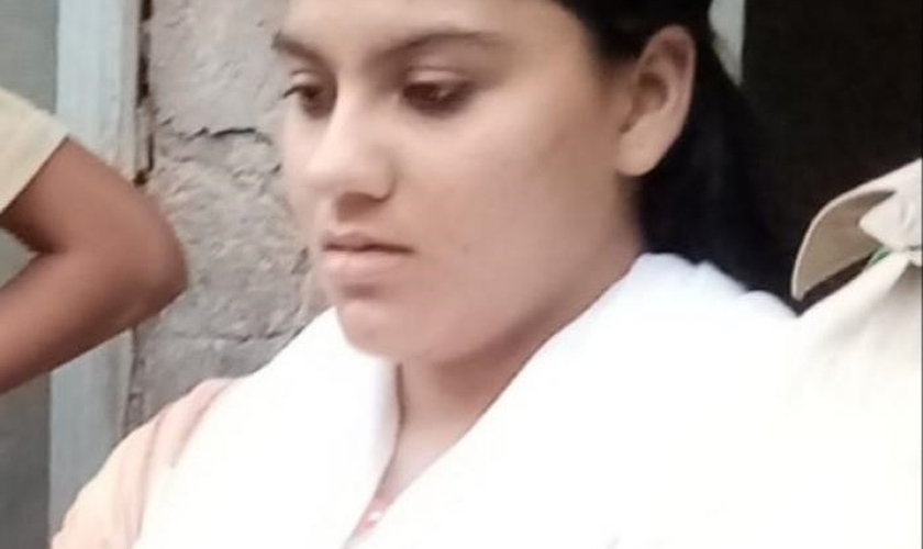 A adolescente cristã Saneha Kinza Iqbal, que foi sequestrada em aldeia no Paquistão. (Foto: Reprodução / Asia News)