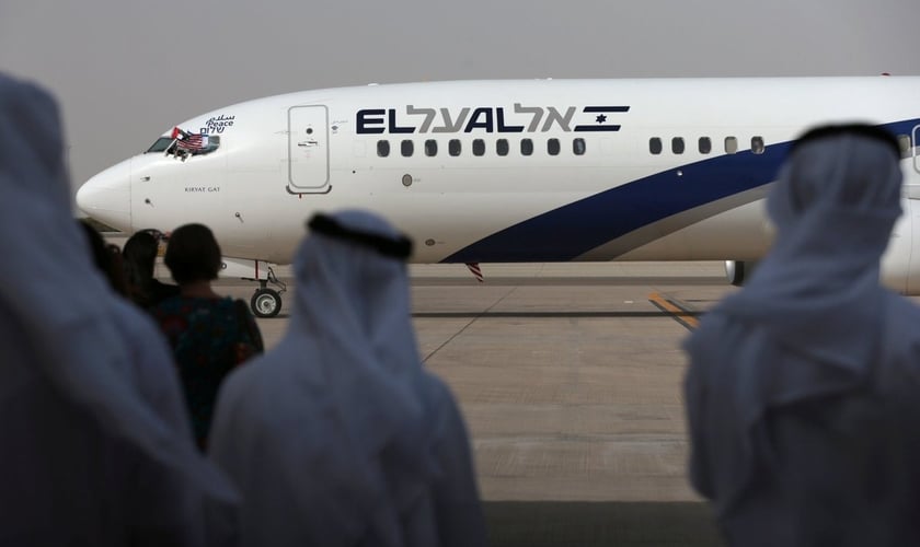 Os voos de Israel para os Emirados Árabes Unidos poderão cruzar o espaço aéreo da Arábia Saudita. (Foto: Reuters/Christopher Pike)