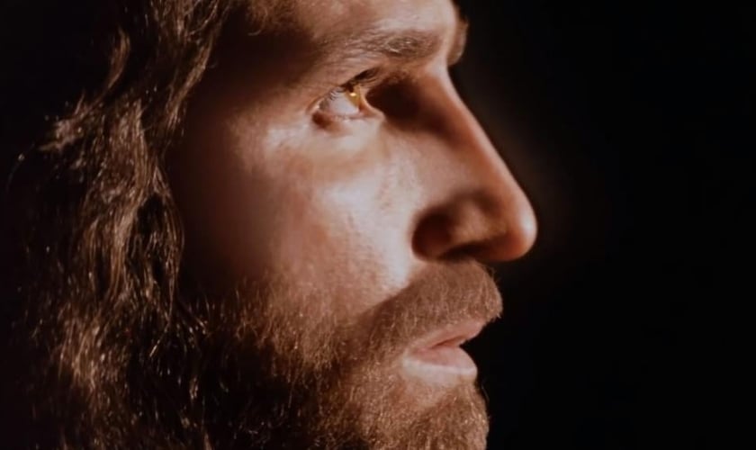 Filme "A Paixão de Cristo: Ressurreição" ainda não tem data de lançamento confirmada, mas o ator Jim Caviezel afirmou que a data está próxima. (Imagem: Youtube / Reprodução)