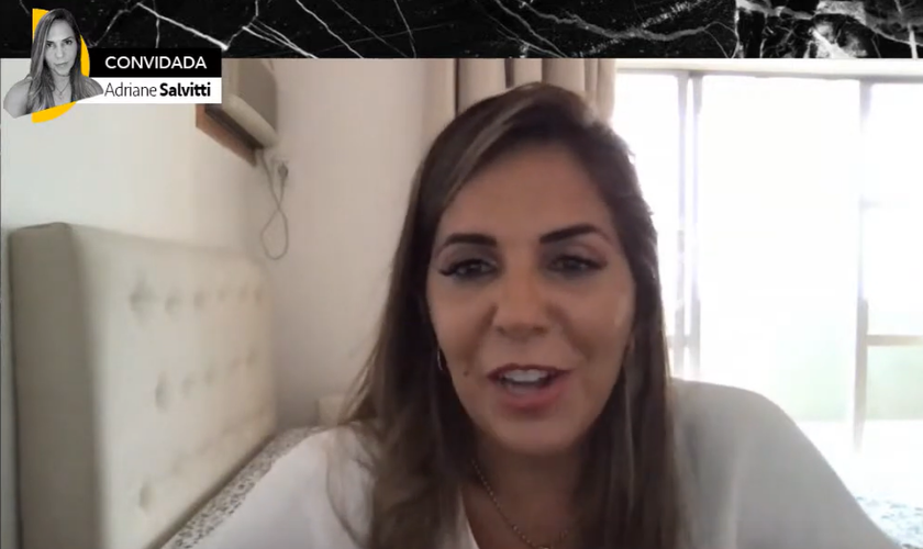 Adriane Salvitti compartilha seu testemunho em live do Guiame. (Foto: Reprodução / YouTube)