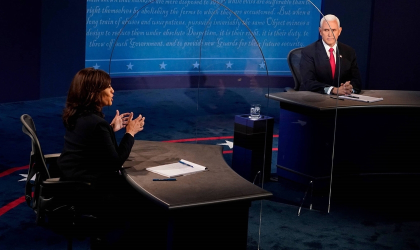 Kamala Harris (à esquerda) e Mike Pence, candidatos à Vice-Presidência dos EUA participam de debate em Salt Lake City, em Utah. (Foto: Morris Gash / Reuters)