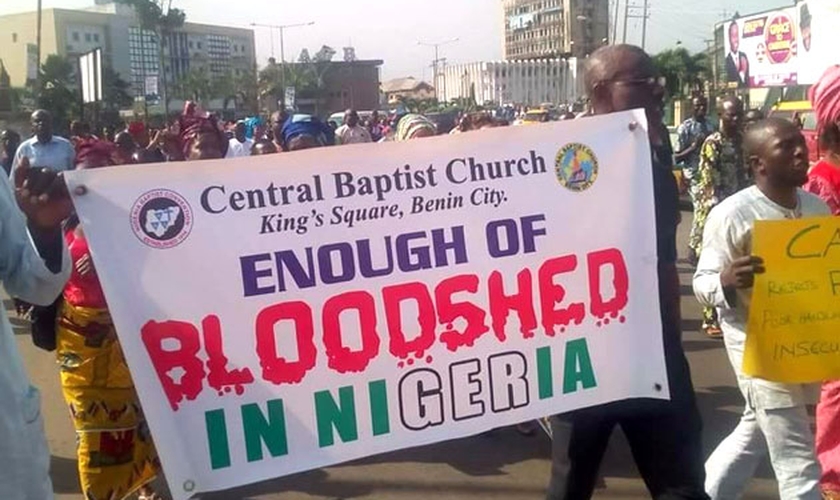 Manifestações pacíficas pedem paz, na Nigéria. (Foto: Reprodução / Christian News)