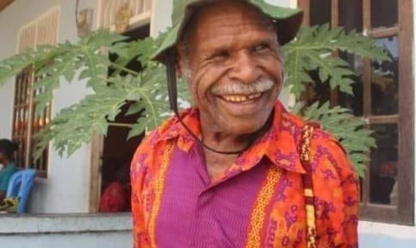 O pastor Yeremia Zanambani foi torturado e depois baleado em Papua, na Indonésia. (Foto: UCA News)
