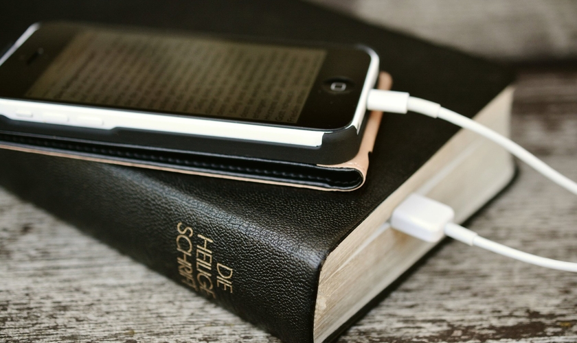 Bíblia está disponível online em mais de 1.500 idiomas. (Foto: Congerdesign/Pixabay)