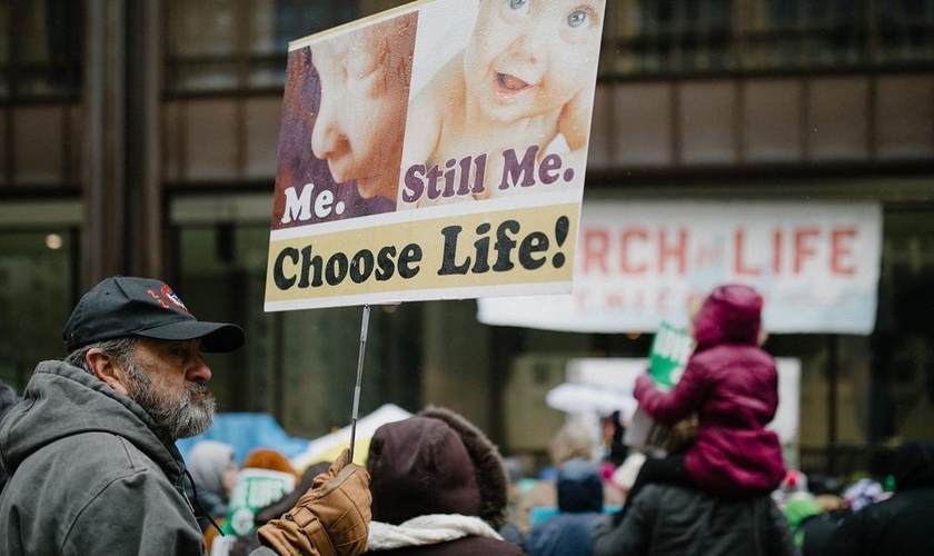 Pró-vidas fazem passeatas contra o aborto, nos EUA. (Foto: Reprodução / Instagram)