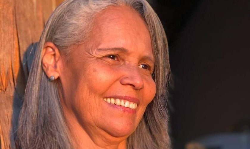 Eunice Veiga, 59 anos, morreu após ser atingida por bala perdida dentro de casa no RJ. (Foto: Arquivo pessoal)