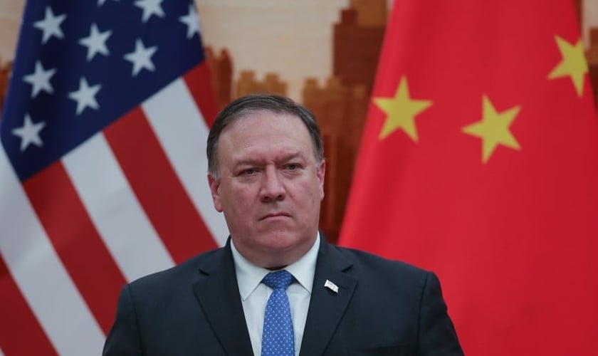 Secretário de Estado dos EUA, Mike Pompeo, durante visita a Pequim em 2018. (Foto: Lintao Zhang/Getty Images)