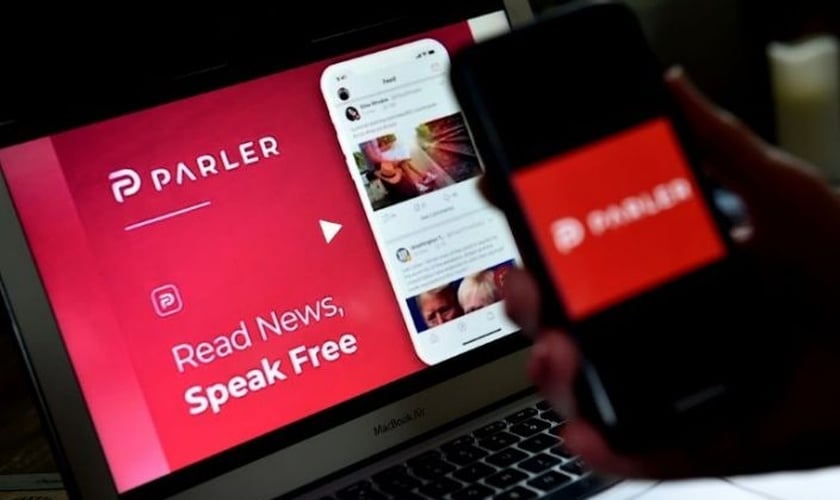 Parler, que foi lançado em 2018, opera de maneira muito semelhante ao Twitter. (Foto: Reprodução / Yahoo)