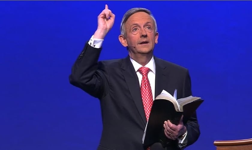 Pastor Robert Jeffress lidera a Primeira Igreja Batista de Dallas, no Texas / EUA. (Imagem: Vimeo / Reprodução)