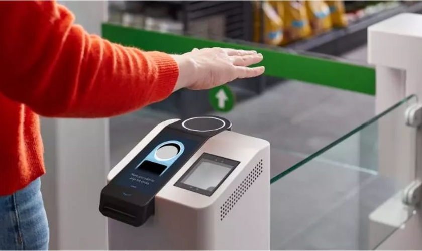 Amazon já criou sensor para realizar pagamentos com a palma da mão. (Foto: Divulgação/Amazon)