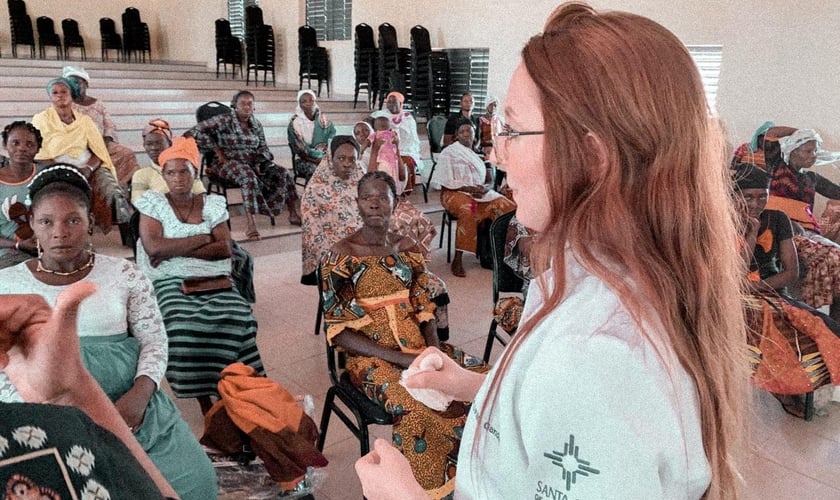 A enfermeira atendeu sozinha cerca de 170 mulheres durante a expedição missionária do CACEMAR. Foto: Divulgação/CACEMAR).