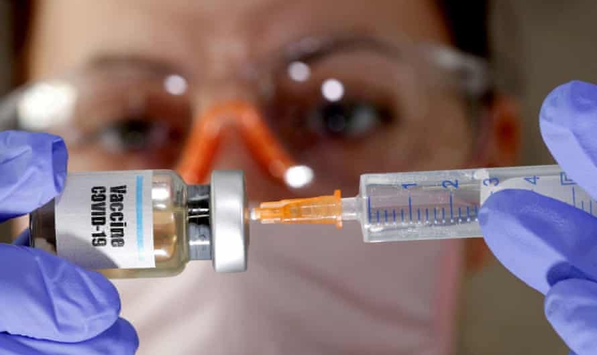 Empresa farmacêutica sediada em Jerusalém irá iniciar testes clínicos para desenvolver a primeira vacina oral da Covid-19. (Foto: Dado Ruvić/Reuters)