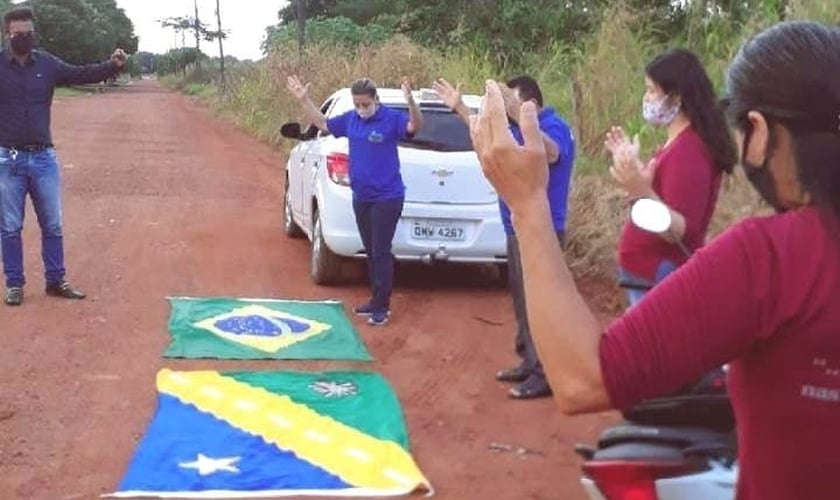 Moradores de Guarantã do Norte fazem corrente de oração para pacientes que estão internados com Covid-19. (Foto: Reprodução).