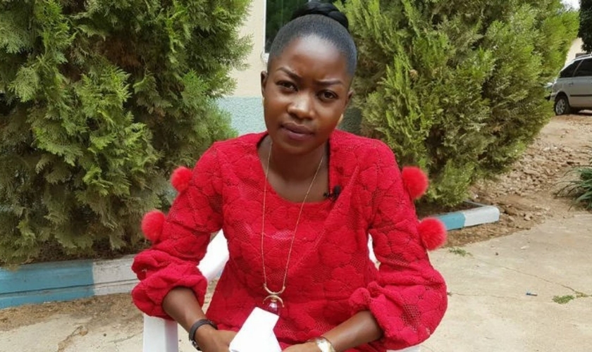 Blessing Kogi, uma jovem cristã da Nigéria que perdeu nove membros da família após um ataque por extremistas islâmicos. 