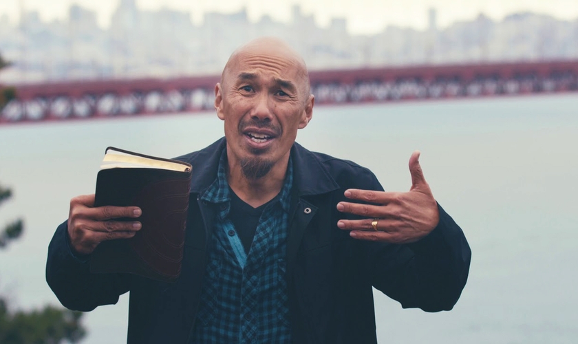 Francis Chan faz um alerta sobre a falta de unidade na Igreja. (Foto: YouVersion)