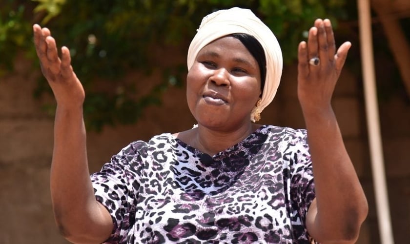 Amina diz que tudo o que aconteceu a ela e sua família, a fez se aproximar mais de Deus. (Foto: Opeen Doors).