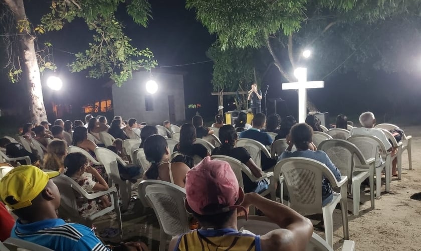 Culto na ‘Igreja da Mangueira’, na comunidade de Vila Cabral. (Foto: Reprodução / Cid Guerreiro)
