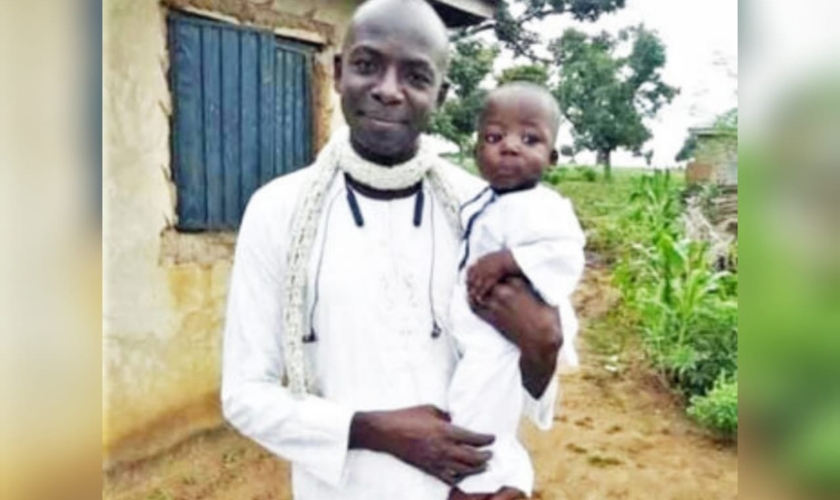 O pastor Leviticus Makpa e seu filho foram mortos por muçulmanos fulani. (Foto: Reprodução/Facebook).