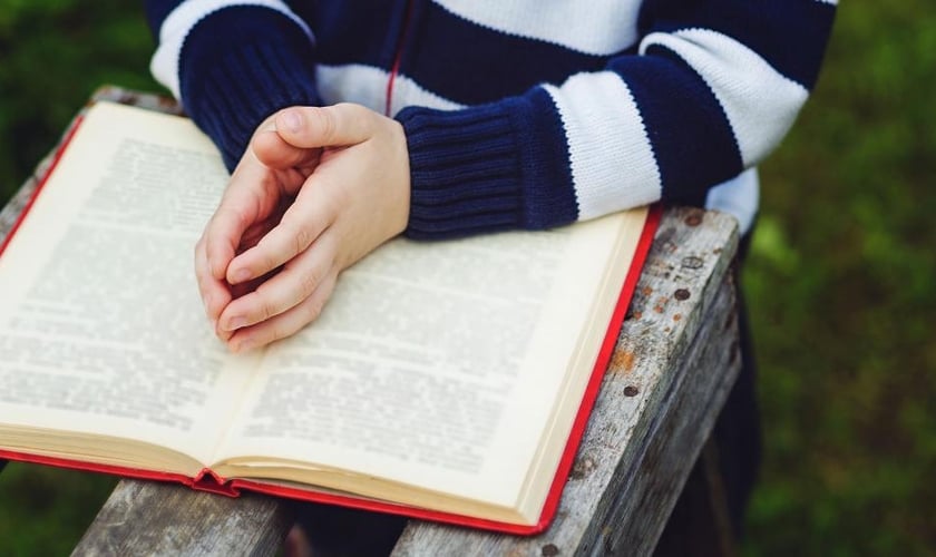 Estudante foi proibida de ler Bíblia na escola. (Foto: Reprodução / CBN News)