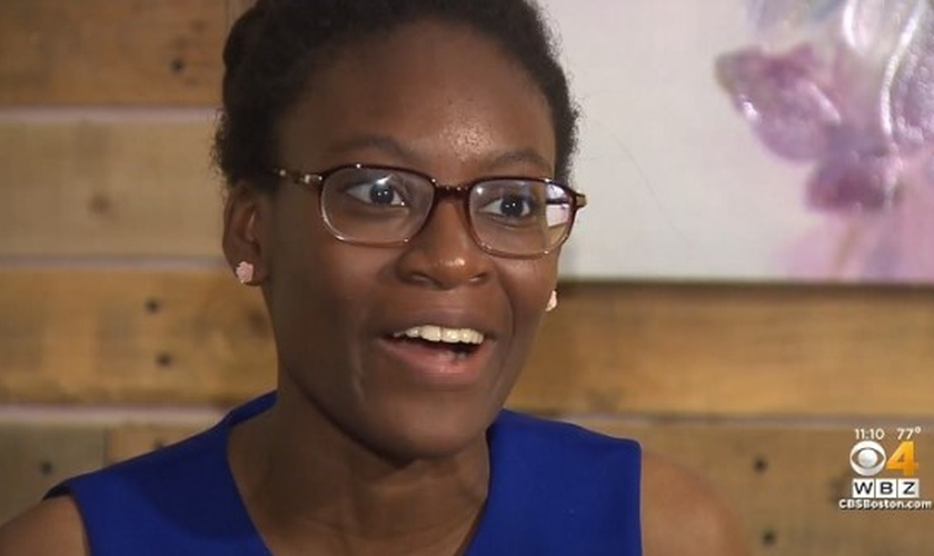 Verda Tetteh, de 17 anos, acredita que o auxílio seria melhor aproveitado por estudantes mais necessitados. (Foto: Reprodução/WBZ News).