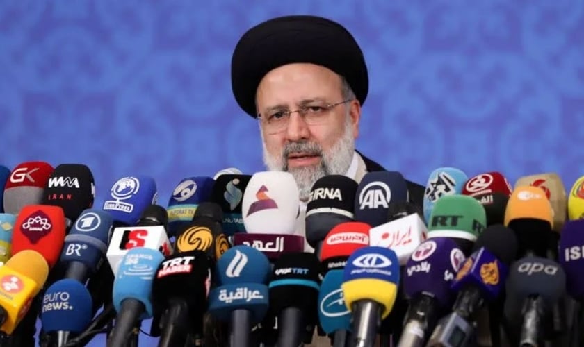 Presidente eleito do Irã, Ebrahim Raisi, durante entrevista coletiva em Teerã, 21 de junho de 2021. (Foto: Majid Asgaripour/West Asia News Agency/via Reuters)