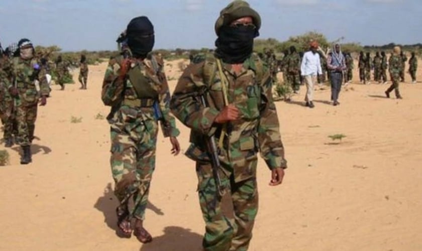 O Al-Shabaab promove a ideologia anticristã e realiza diversos ataques contra os seguidores de Cristo. Foto: AFP)