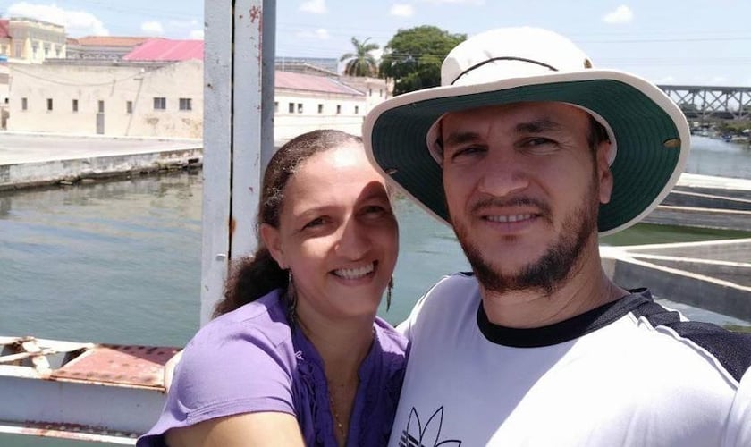 Pastor Yéremi Blanco e sua esposa Adelys Rodríguez. (Foto: Reprodução / Facebook)