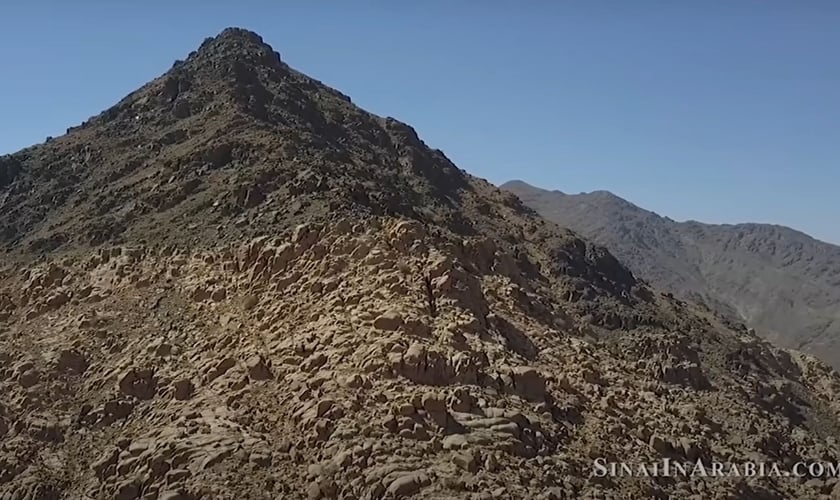 Jebel Musa (montanha de Moisés), na Arábia Saudita. (Foto: captura de tela/YouTube The Ryan Mauro Show)