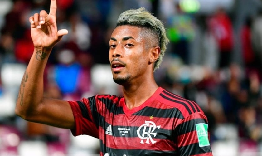 O cristão Bruno Henrique se tornou um dos destaques do futebol brasileiro. (Foto: Giuseppe Cacace/AFP).