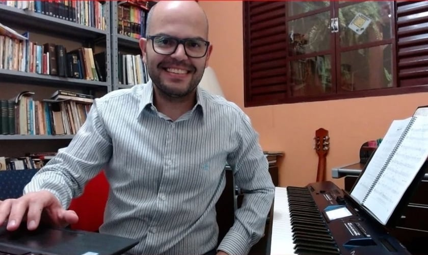 Júnior Gongra e seu teclado. (Foto: Reprodução / Nazareno).