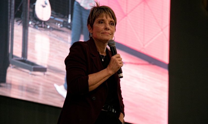  Joanne Moody durante ministração na Voz dos Apóstolos 2021. (Foto: Marcos Paulo Correa/Guiame).