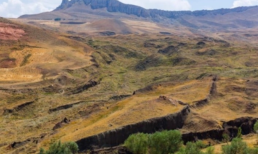 Local de formação Durupinar, no leste da Turquia. Alguns pesquisadores acreditam ser o local de descanso da Arca de Noé. (Foto: Getty Images)