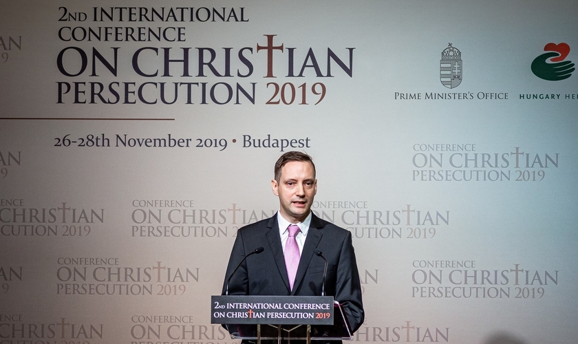 Tristan Azbej, o secretário de estado responsável pela ajuda aos cristãos perseguidos e pelo programa Hungary Helps. (Foto: Reprodução / Hungary Today)
