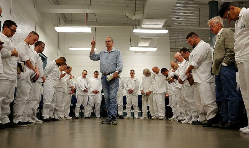  Voluntários ministram em dezenas de prisões dos Estados Unidos. (Foto: Reprodução / Prision Fellowship)