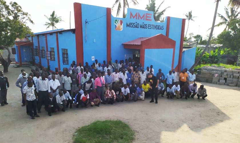 Pastores africanos e brasileiros em Beira, Moçambique. (Foto: Guiame/Marcos Corrêa)