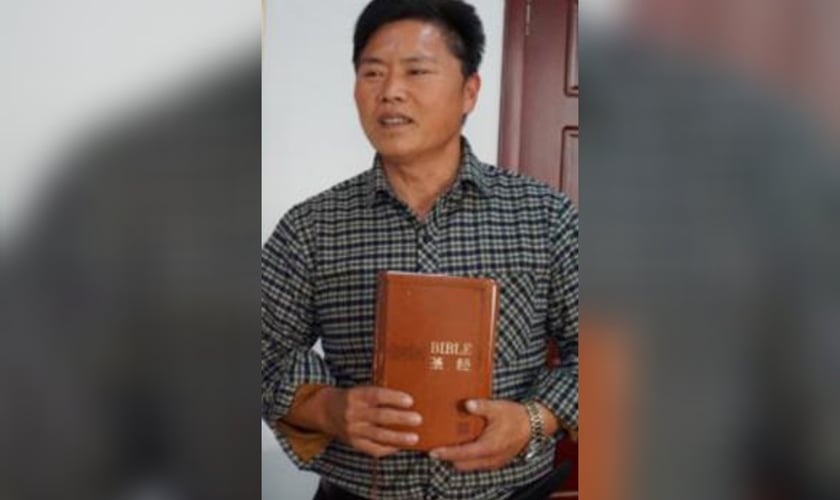  Ao levar para casa a Bíblia que achou na rua, Sun Liujun viu os pais aceitarem Jesus e terem seu casamento restaurado. Desde 2002, ele tem servido sua igreja local, fazendo cópias das Escrituras para outras pessoas.