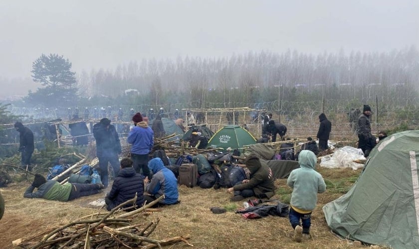 Refugiados e migrantes presos na fronteira com a Bielorússia. (Foto: ACNUR/Katsiaryna Golubeva)