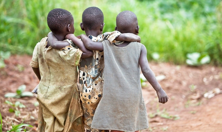 Imagem ilustrativa de crianças no norte de Uganda. (Foto: Alan Whelan/Creative Commons)
