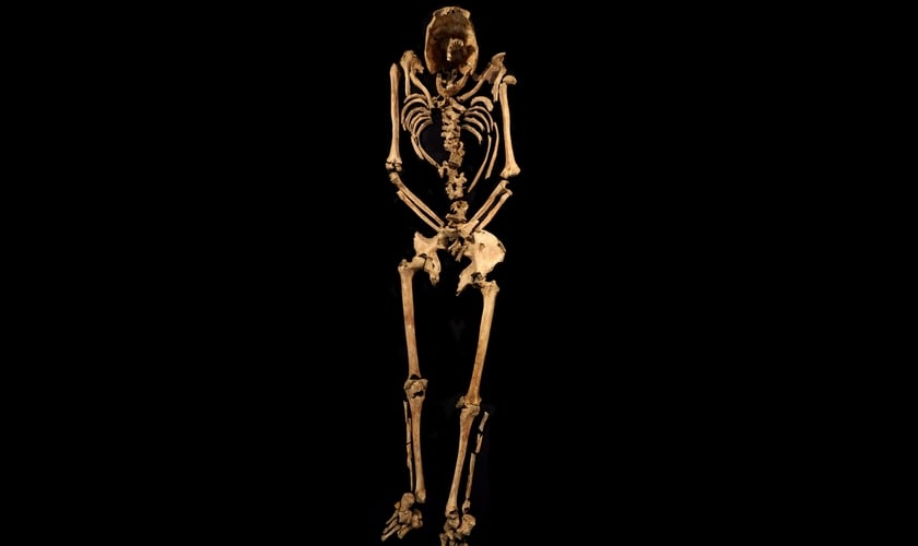 Esqueleto foi encontrado em Cambridgeshire, na Inglaterra. (Foto: Cambridgeshire County Council/Albion Archaeology)