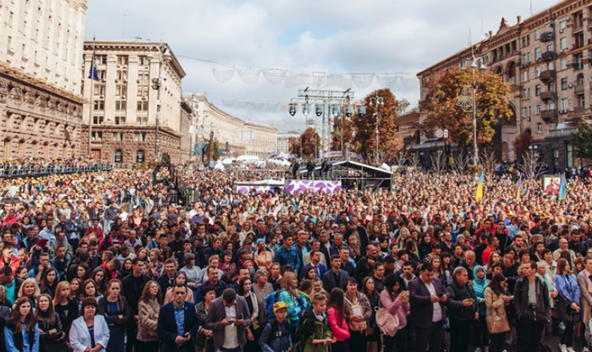 Celebração do Dia de Ação de Graças organizada por igrejas evangélicas ucranianas. (Foto: Movimento Conservador da Ucrânia via Christianity Today)