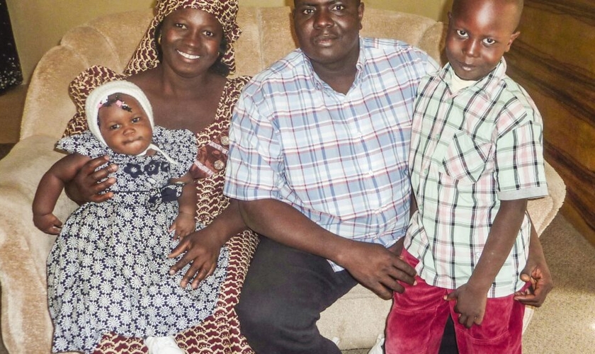 Habila Adamu e sua família foram os únicos sobreviventes do ataque, na Nigéria. (Foto: The Voices of the Martyrs).
