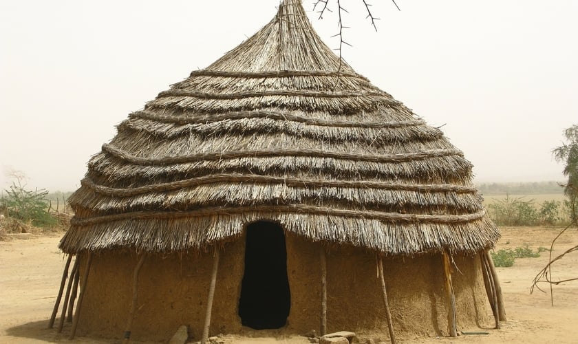 Moradia típica de vila nigeriana. (Foto: Reprodução / Pixabay)