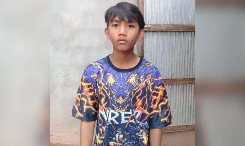 As autoridades ameaçaram prender Kanoa, de 14 anos, se ele continuar a adorar Jesus. (Foto: The Voice of the Martyrs).