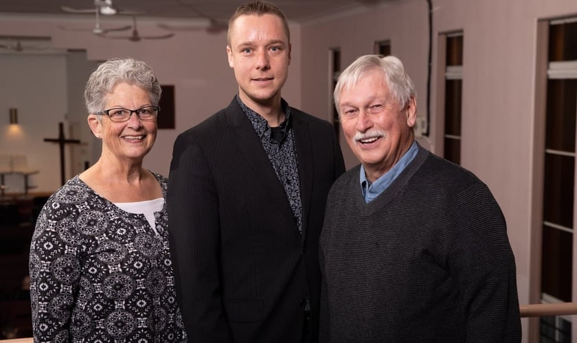 David com seus pais, Shirley e Garry Vickery. (Foto: Reprodução / Arquivo pessoal)