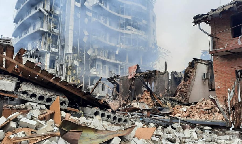 Destruição em Kharkiv Oblast após bombardeio russo durante a invasão russa da Ucrânia. (Imagem: Serviço Estadual de Emergência da Ucrânia / Creative Commons CC BY 4.0)