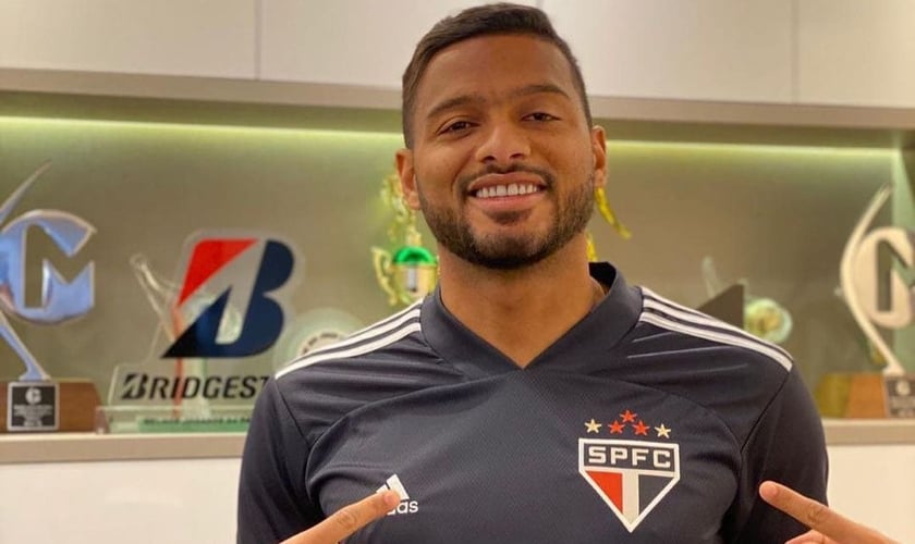 Reinaldo é grato a Deus por trajetória no futebol. (Foto: Instagram/reinaldosilva6)